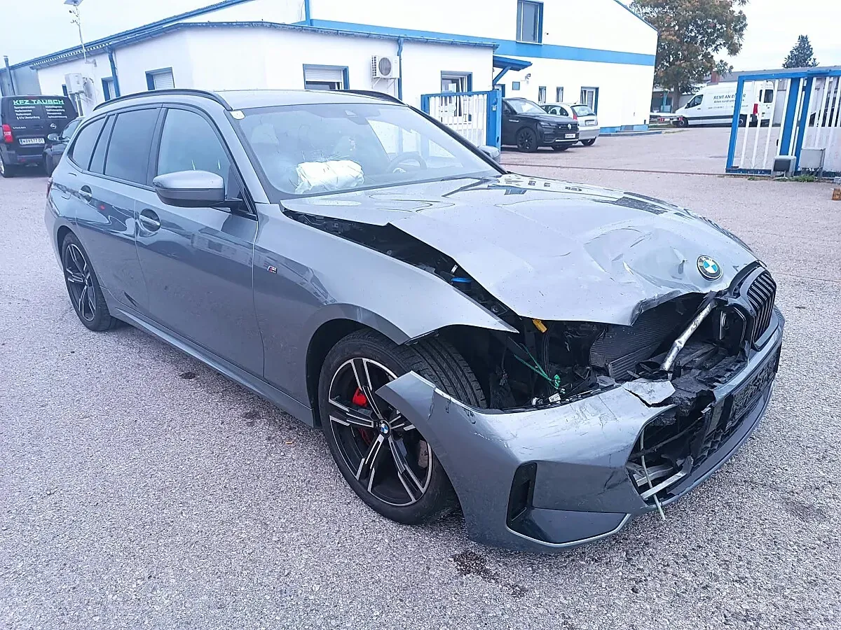 BMW 3 Series 2023 photo 3