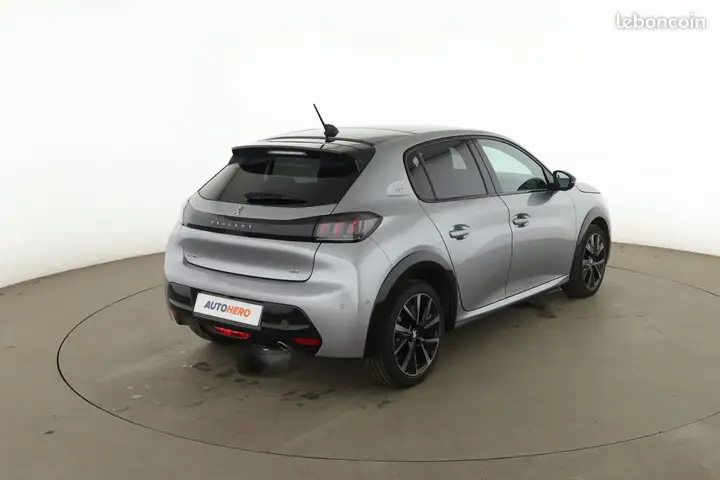 Peugeot 208 2022 photo 3