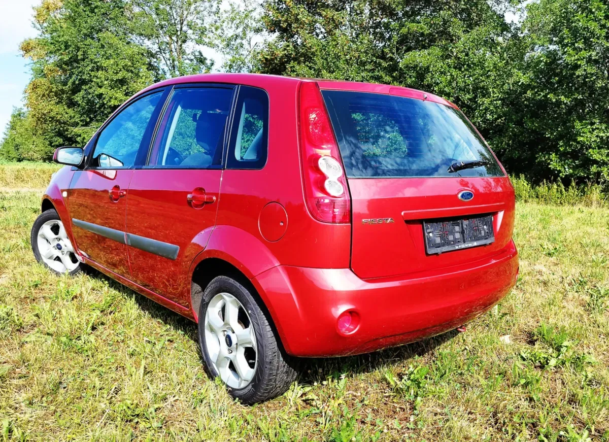 Ford Fiesta 2005 photo 2