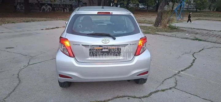 Toyota Yaris 2012 photo 5