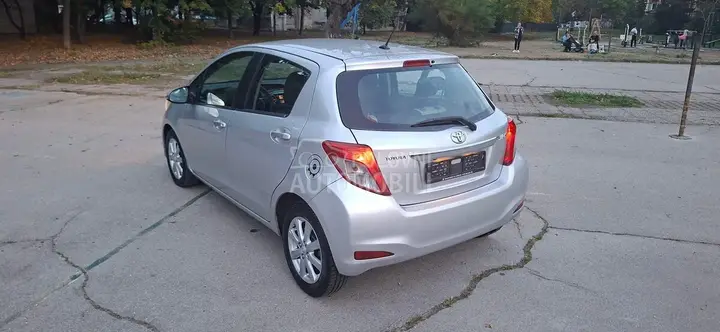 Toyota Yaris 2012 photo 4