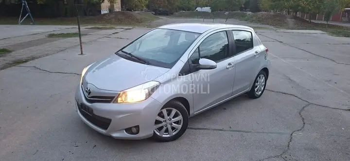 Toyota Yaris 2012 photo 2