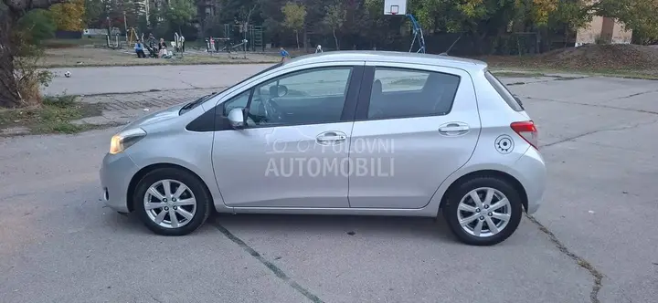 Toyota Yaris 2012 photo 3