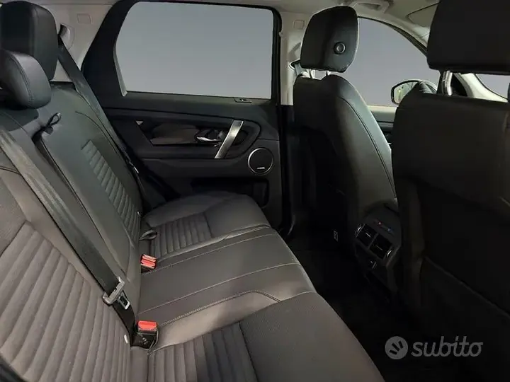 Land Rover Discovery Sport 2023 photo 5
