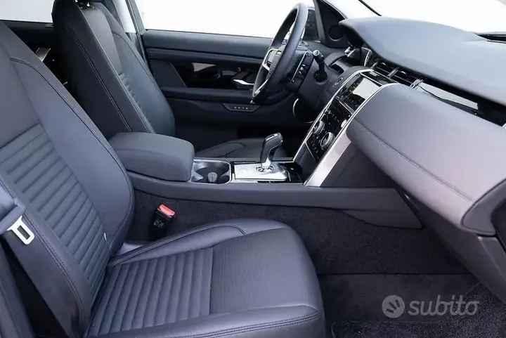 Land Rover Discovery Sport 2023 photo 3