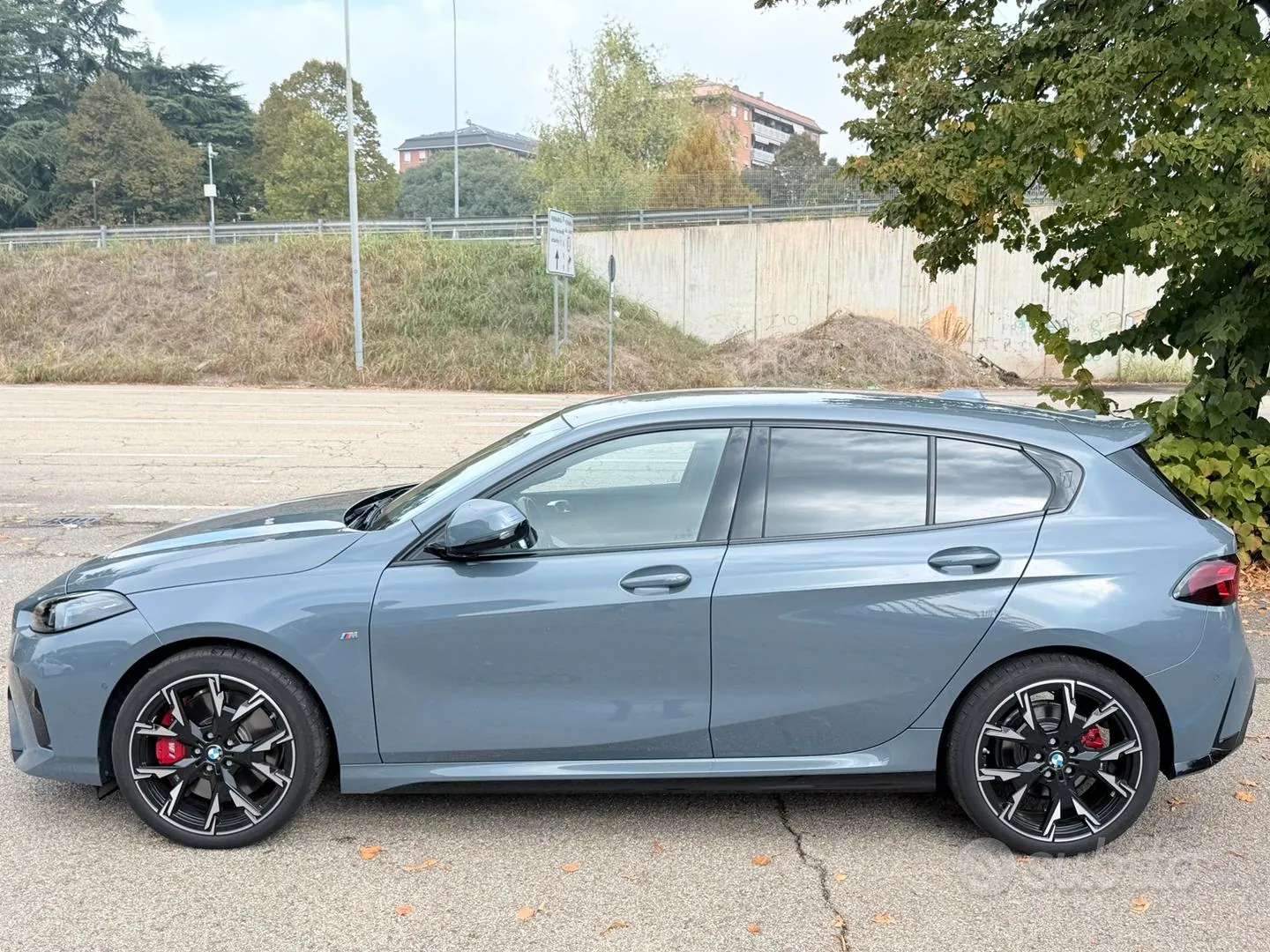 BMW 1 Series 2025 photo 2