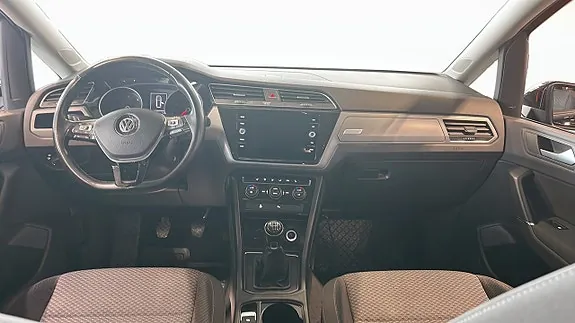 Volkswagen Touran 2017 photo 4