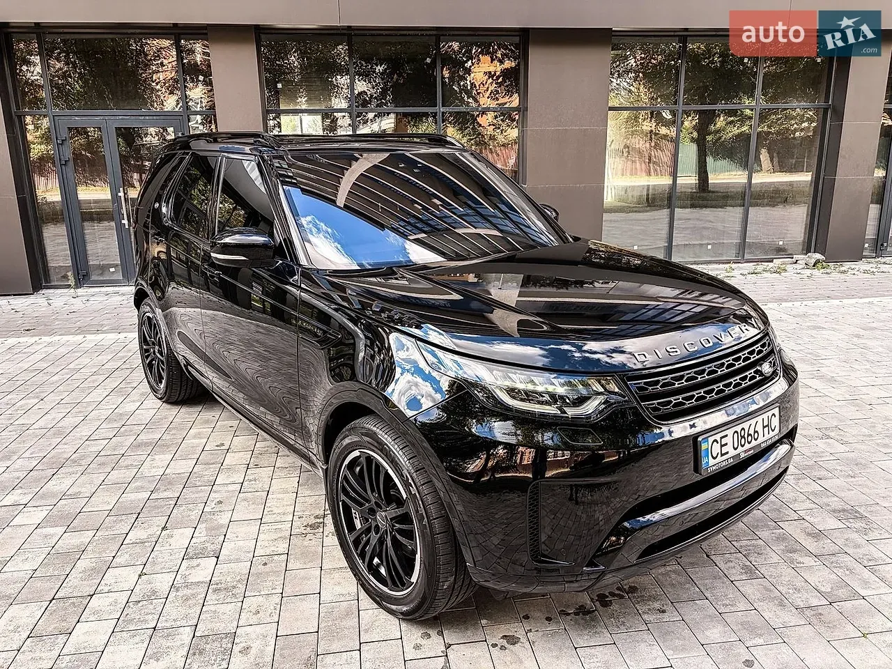 Land Rover Discovery 2018 photo 2