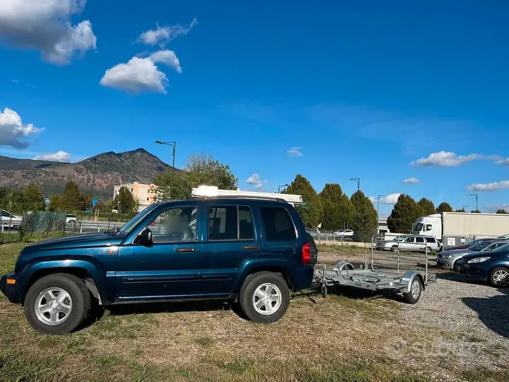 Jeep Cherokee 2004 photo 2