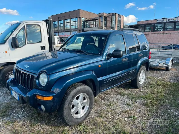 Jeep Cherokee 2004 photo 4
