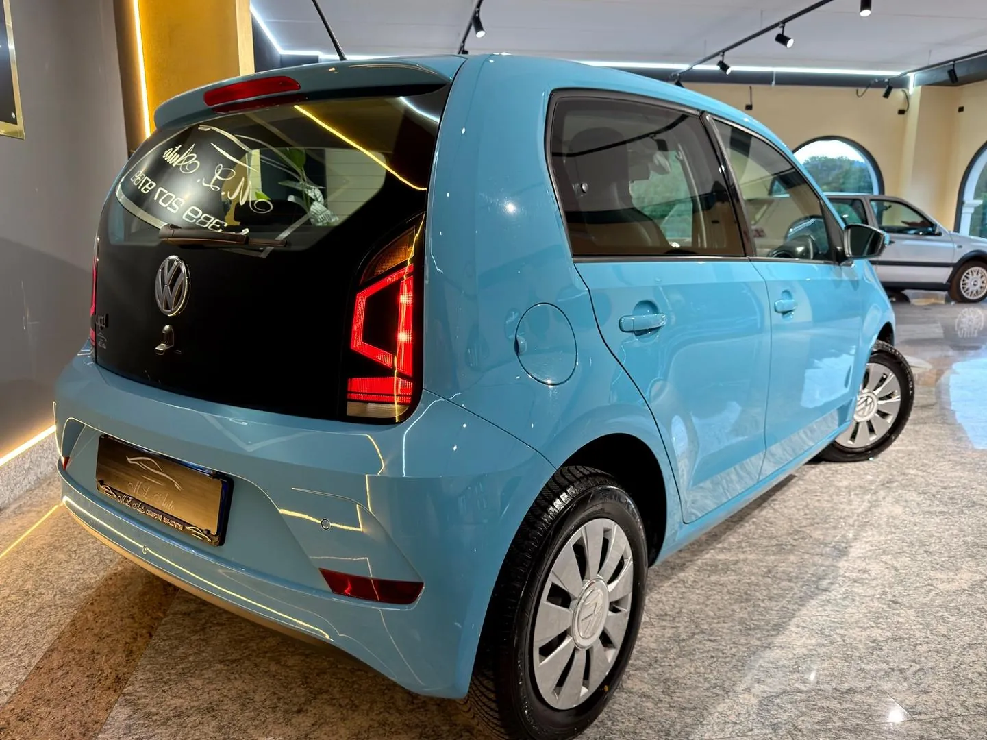 Volkswagen Up 2016 photo 2