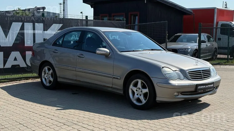 Mercedes-Benz C200 2004 photo 2