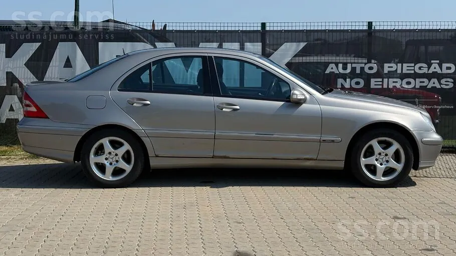 Mercedes-Benz C200 2004 photo 3