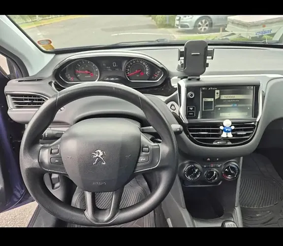 Peugeot 208 2014 photo 5