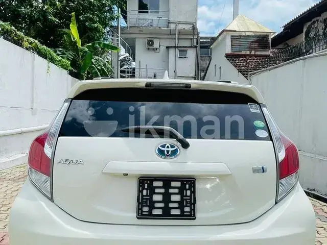 Toyota Aqua 2015 photo 2
