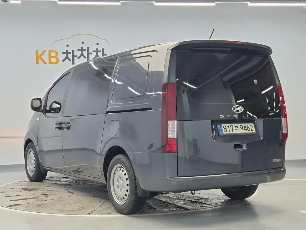 Hyundai Staria 2022 photo 2