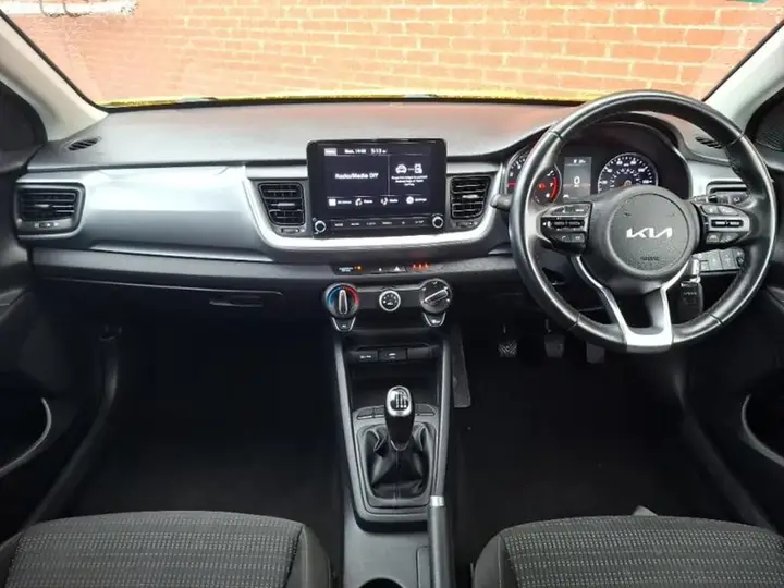Kia Stonic 2023 photo 3
