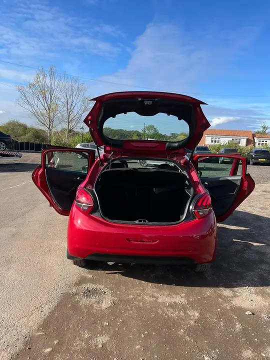 Peugeot 208 2016 photo 4