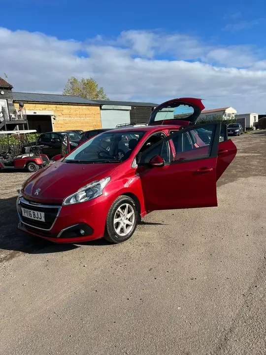 Peugeot 208 2016 photo 2