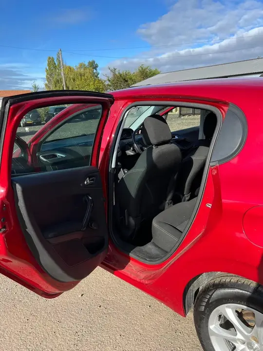 Peugeot 208 2016 photo 5