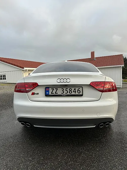 Audi S5 2011 photo 4