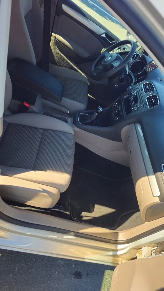 Volkswagen Golf 2011 photo 2