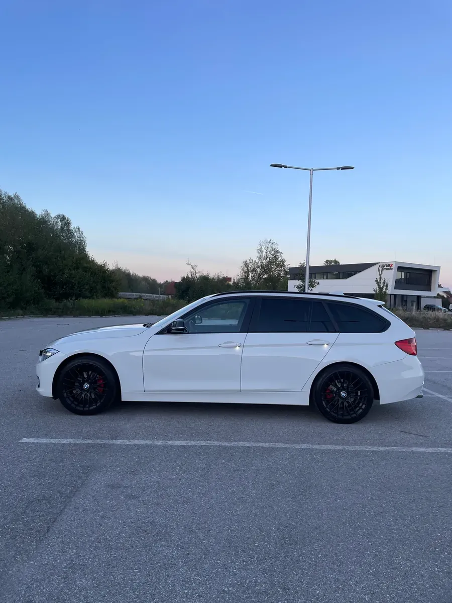BMW 3 Series 2012 photo 2