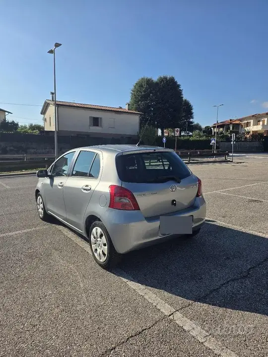 Toyota Yaris 2006 photo 2