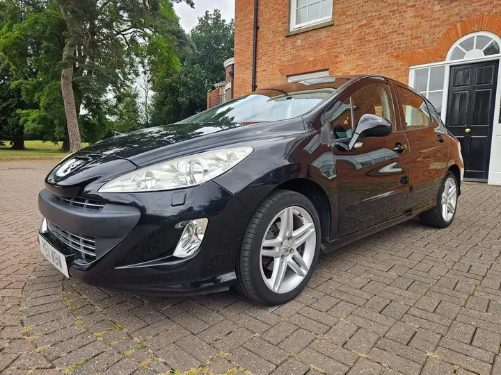Peugeot 308 2011 photo 2
