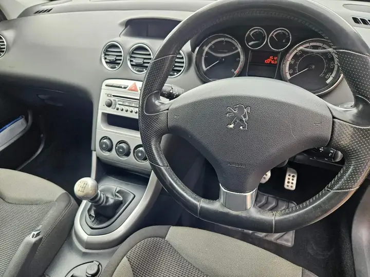 Peugeot 308 2011 photo 3
