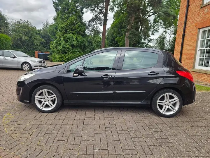 Peugeot 308 2011 photo 5