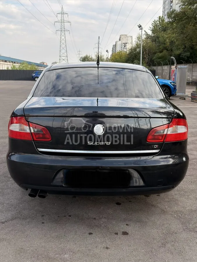 Skoda Superb 2010 photo 5