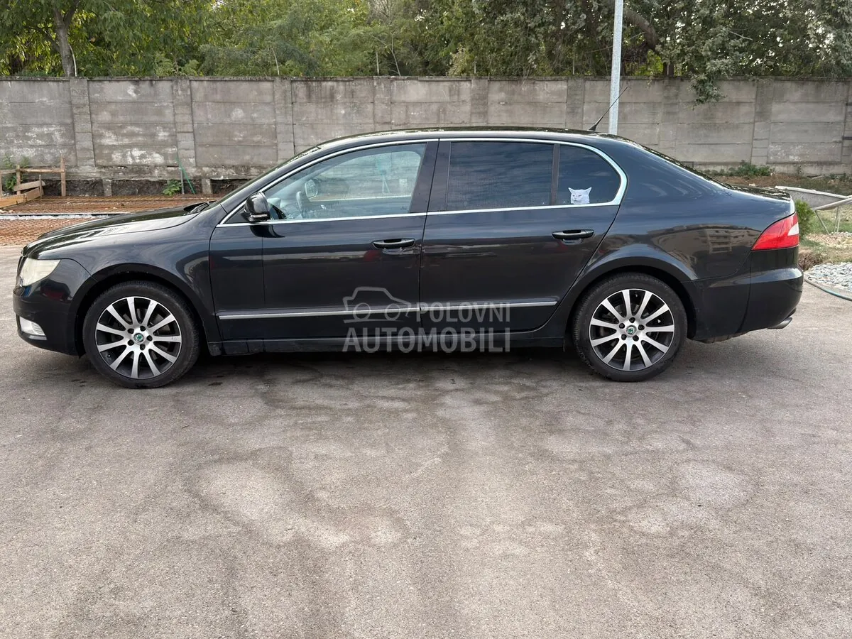 Skoda Superb 2010 photo 3