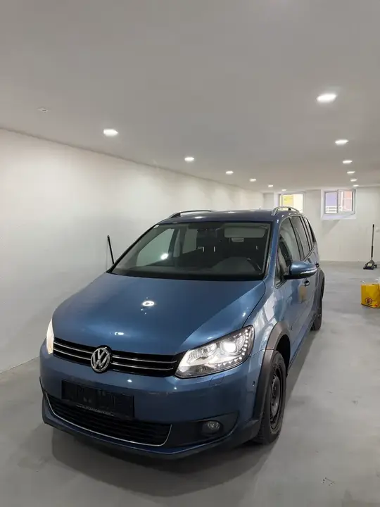 Volkswagen Touran 2013 photo 2