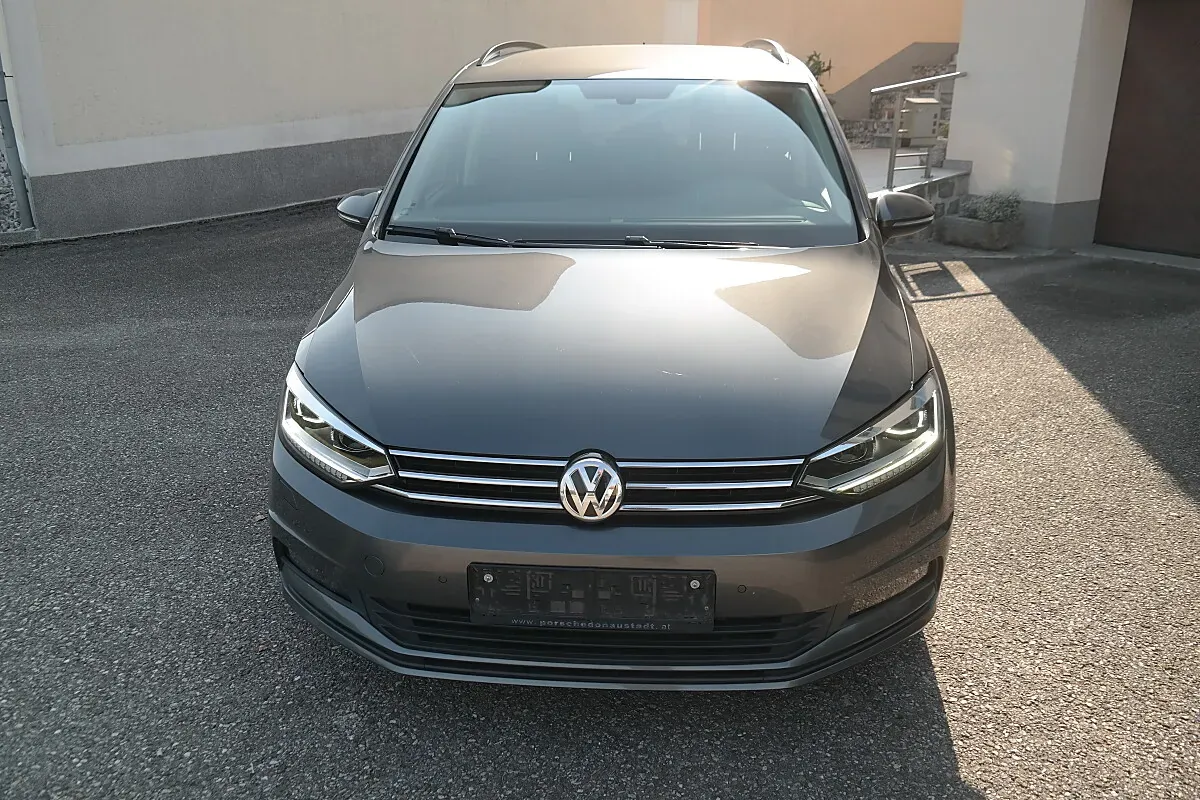 Volkswagen Touran 2017 photo 2