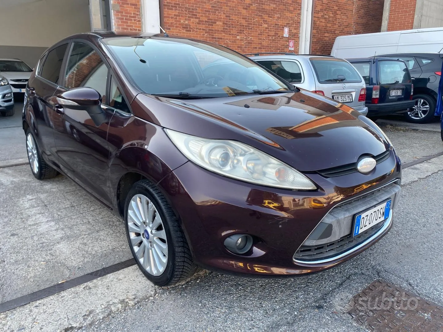 Ford Fiesta 2010 photo 2