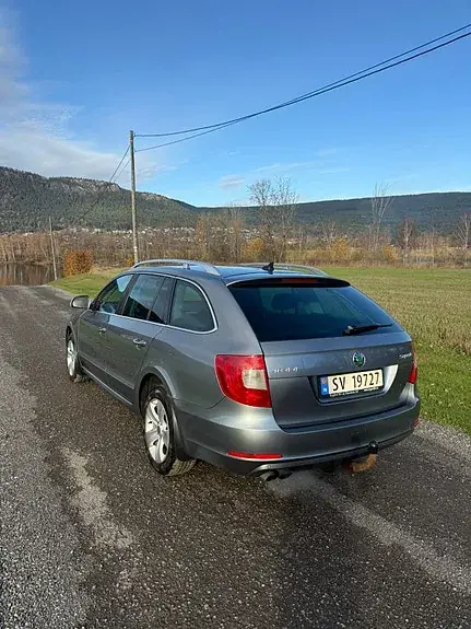 Skoda Superb 2012 photo 3