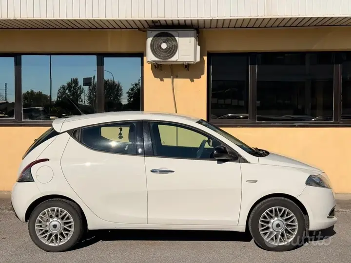 Lancia Ypsilon 2014 photo 4