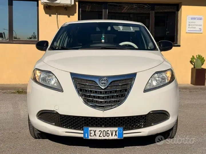Lancia Ypsilon 2014 photo 2