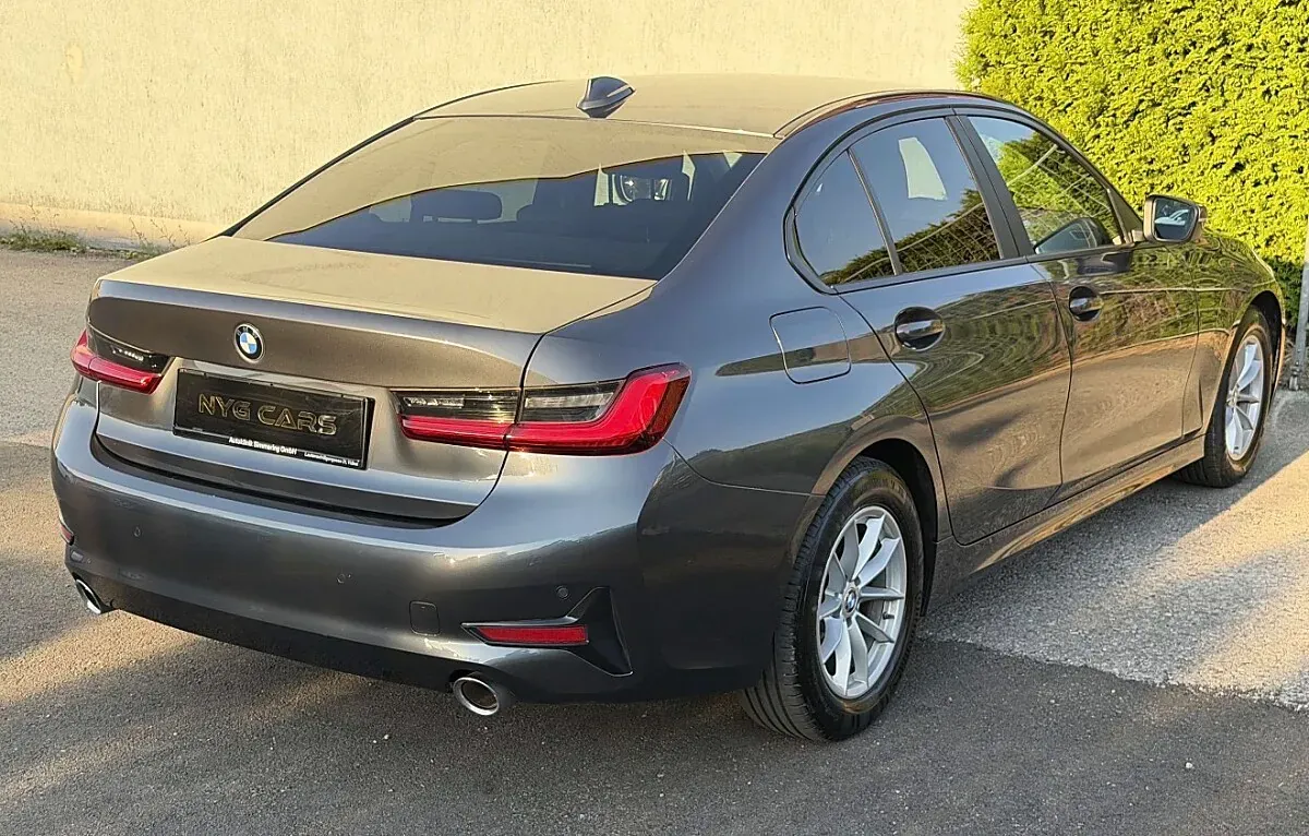 BMW 3 Series 2021 photo 3