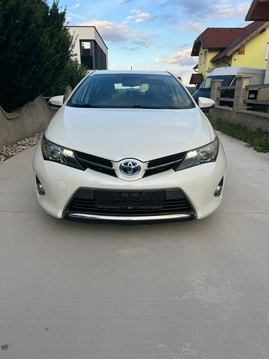 Toyota Auris 2013 photo 3