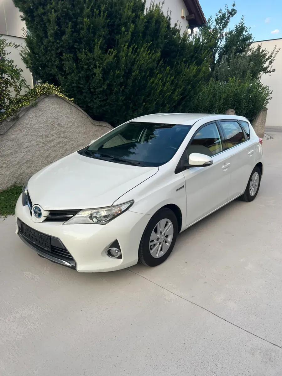 Toyota Auris 2013 photo 2