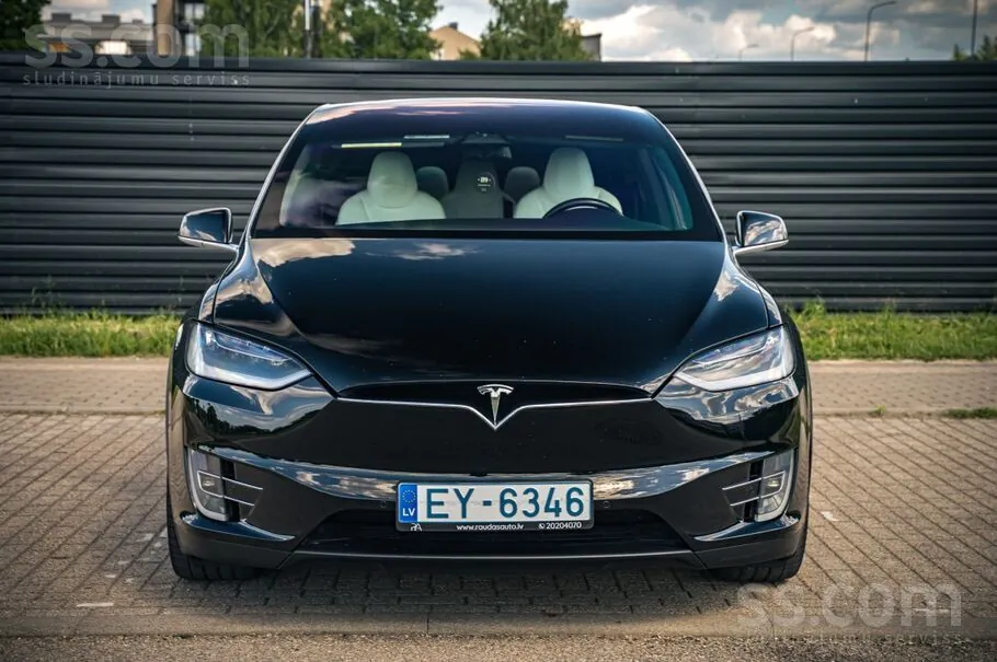 Tesla Model X 2017 photo 2