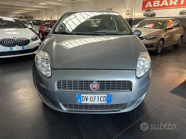 Fiat Punto 2009 photo 2