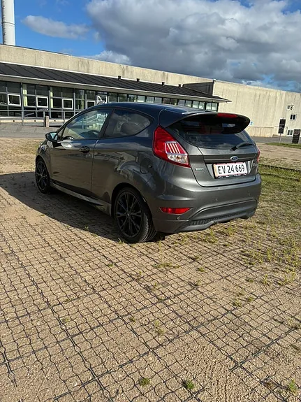 Ford Fiesta 2015 photo 4