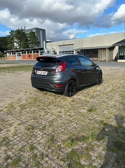 Ford Fiesta 2015 photo 2
