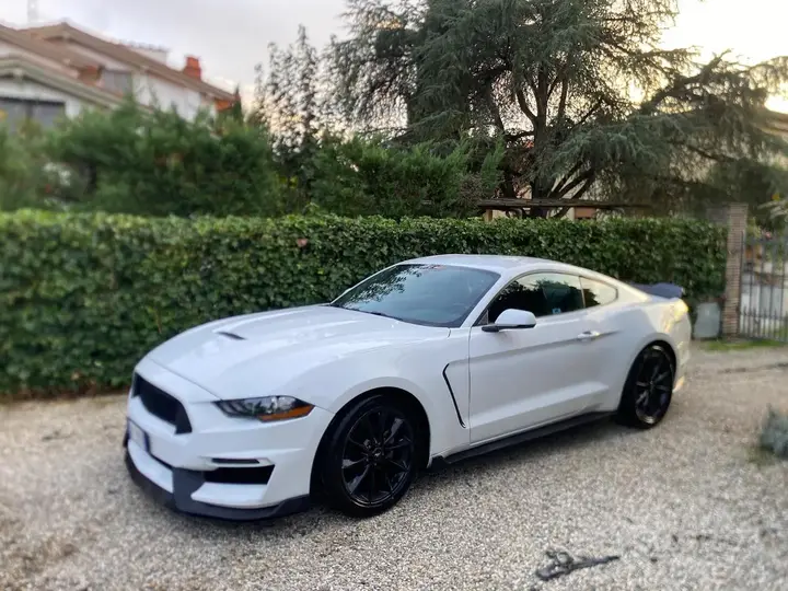 Ford Mustang 2022 photo 2