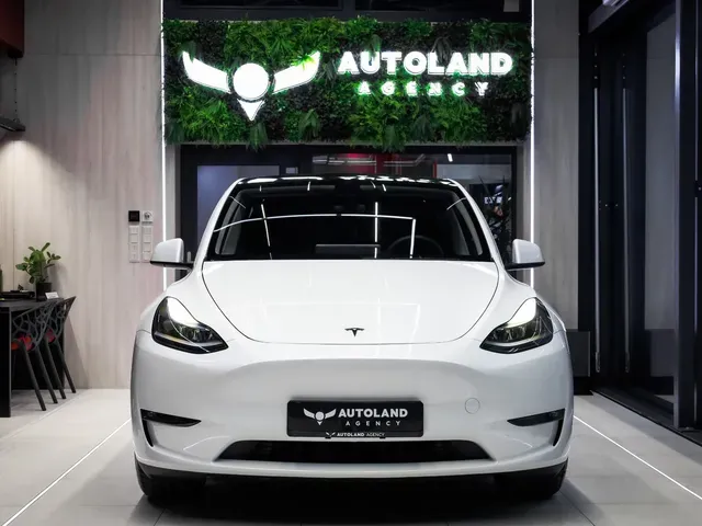 Tesla Model Y 2023 photo 2