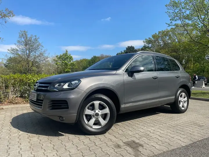 Volkswagen Touareg 2012 photo 2
