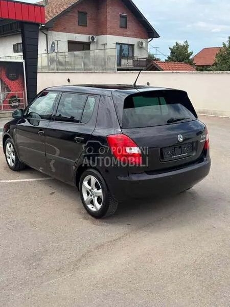 Skoda Fabia 2012 photo 3